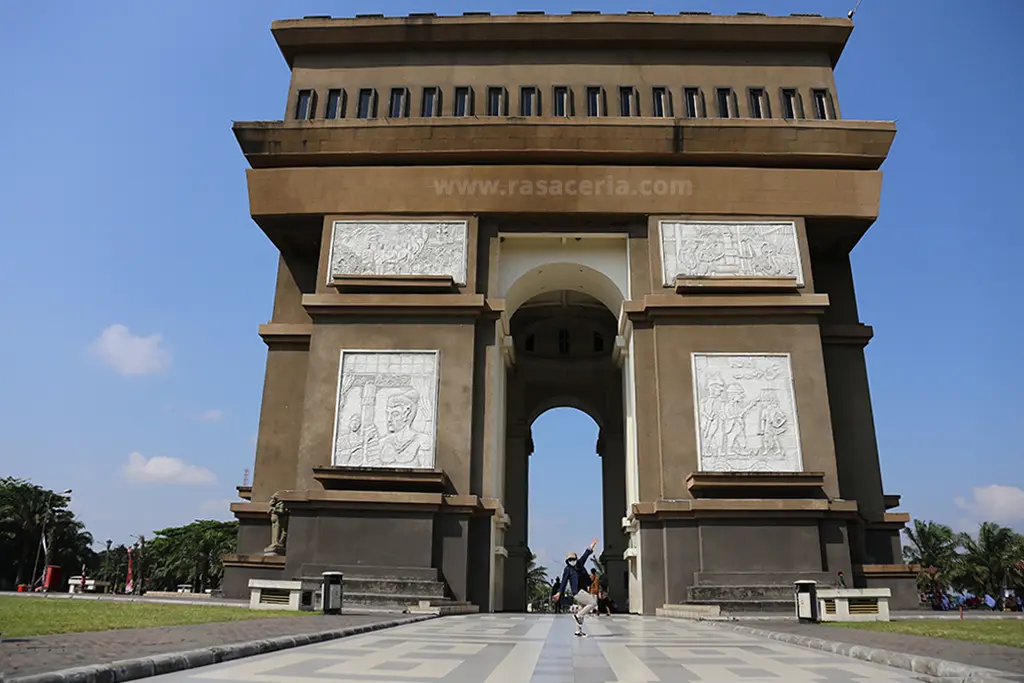 Menyapa Simpang Lima Gumul Kediri